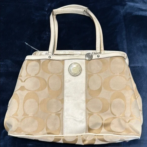 Coach Cream Shoulder Bag with Patterned Design and White Handles - Picture 1 of 10